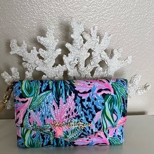 Lilly Pulitzer Baylen Phone Wristlet Wallet - NWT